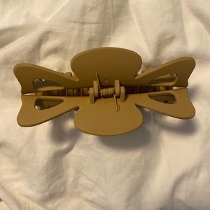 Free with $25 purchase🤍🤍